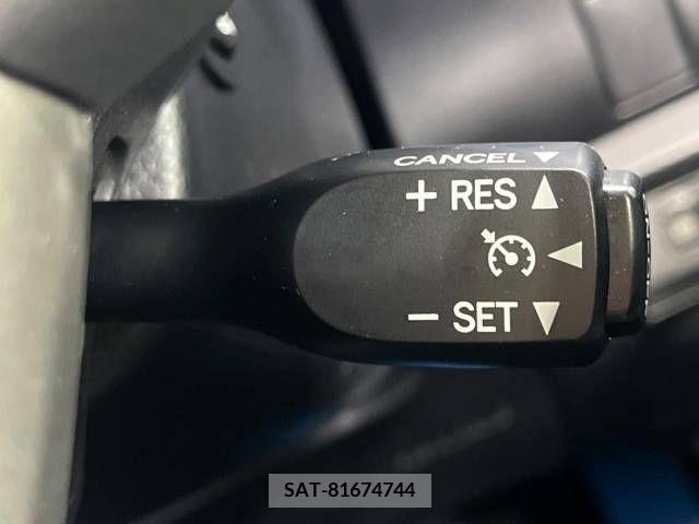 Toyota VOXY 2018-04 321709-6