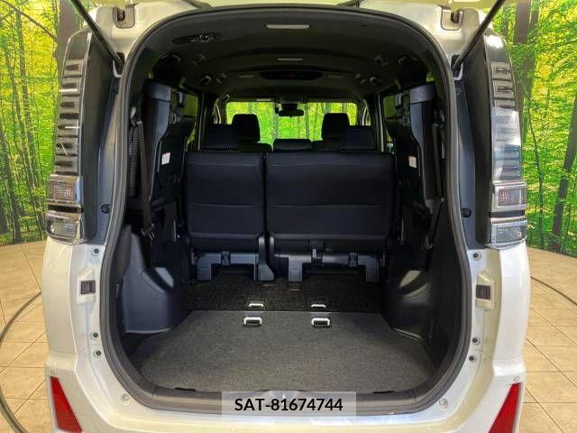 Toyota VOXY 2018-04 321709-11