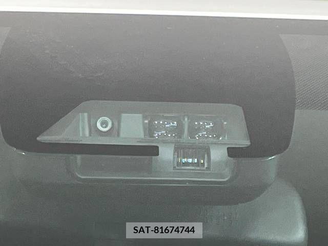 Toyota VOXY 2018-04 321709-5
