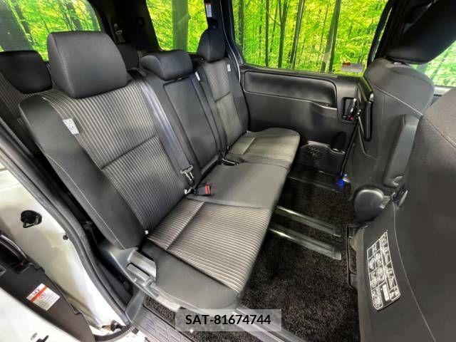 Toyota VOXY 2018-04 321709-9
