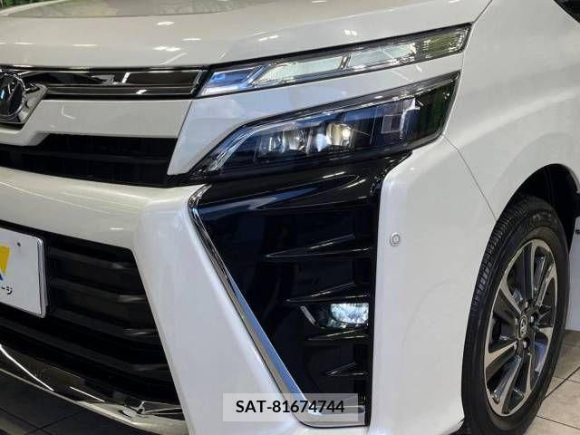 Toyota VOXY 2018-04 321709-13