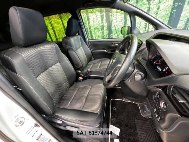 Toyota VOXY 2018-04 321709-8
