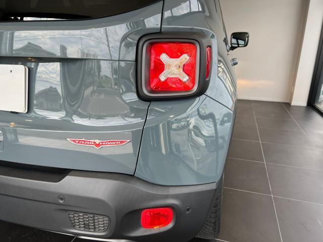 Jeep RENEGADE 2018-06 195774-28