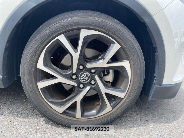 Toyota C-HR 2017-08 232599-19