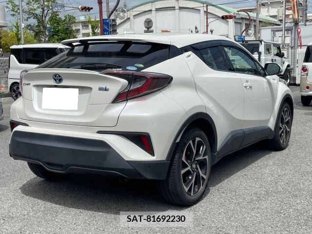 Toyota C-HR 2017-08 232599-2
