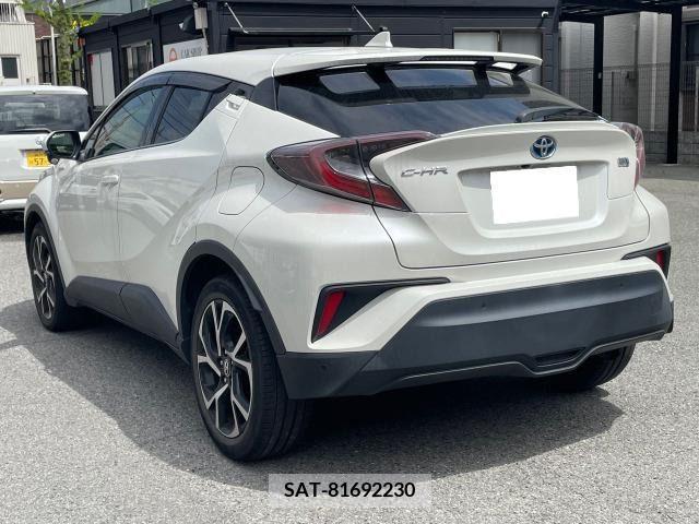 Toyota C-HR 2017-08 232599-3