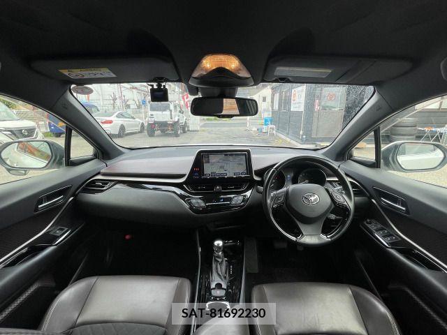 Toyota C-HR 2017-08 232599-4