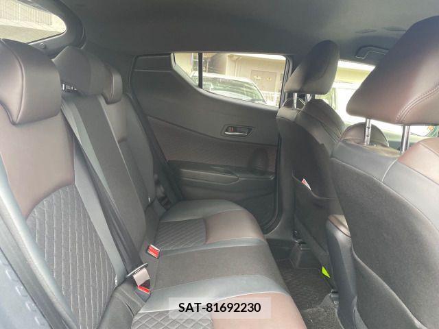 Toyota C-HR 2017-08 232599-7