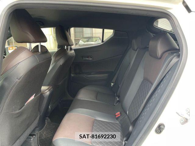 Toyota C-HR 2017-08 232599-8