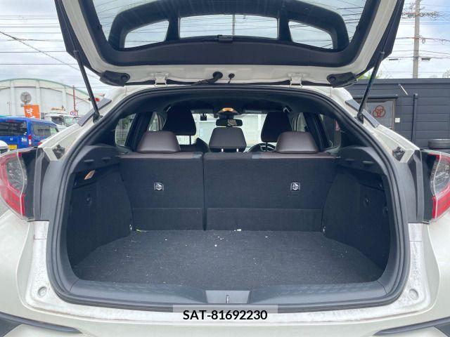 Toyota C-HR 2017-08 232599-9
