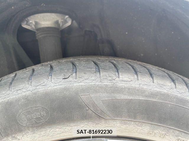 Toyota C-HR 2017-08 232599-15