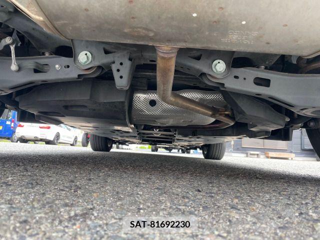 Toyota C-HR 2017-08 232599-12
