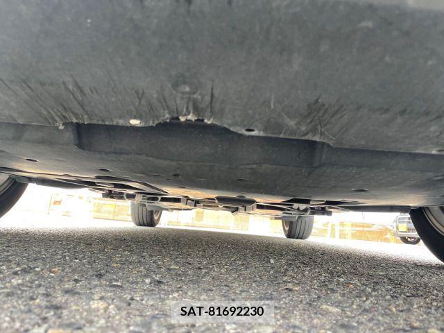 Toyota C-HR 2017-08 232599-13