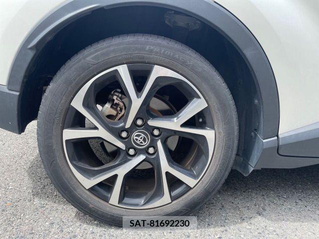 Toyota C-HR 2017-08 232599-17