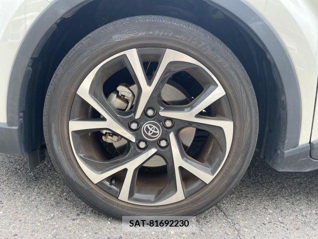 Toyota C-HR 2017-08 232599-18