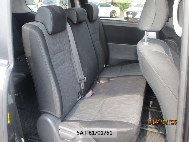 Toyota NOAH 2011-02 279562-9
