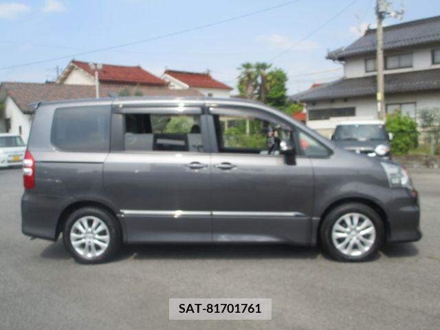 Toyota NOAH 2011-02 279562-2