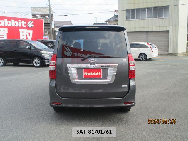 Toyota NOAH 2011-02 279562-4