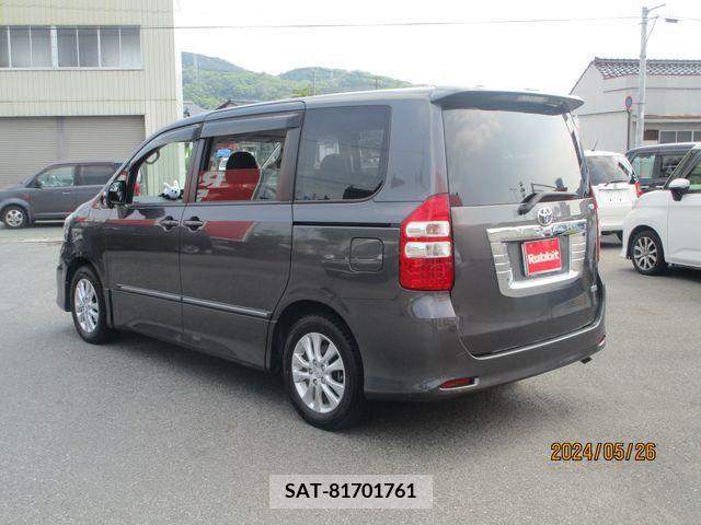 Toyota NOAH 2011-02 279562-5