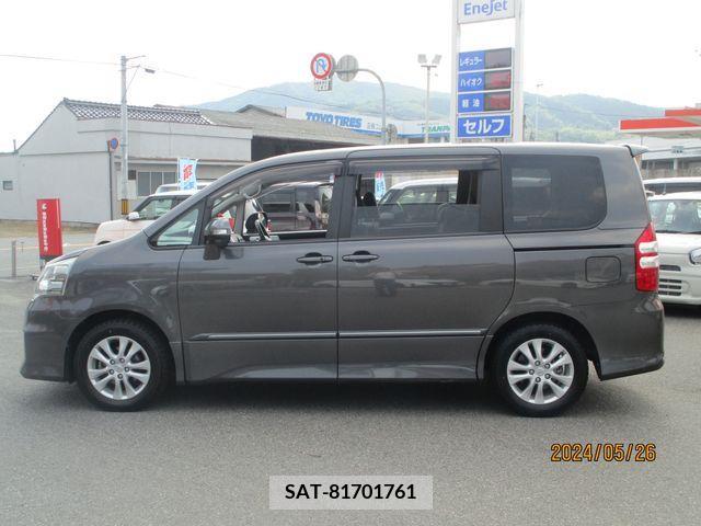 Toyota NOAH 2011-02 279562-6