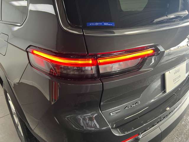 Jeep GRAND CHEROKEE 2023-03 14823-7