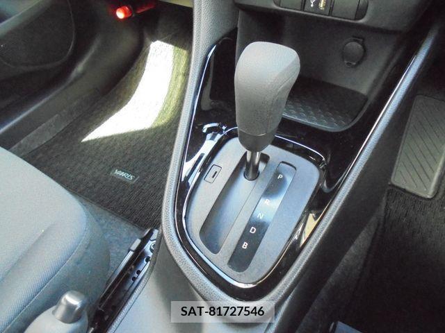 Toyota YARIS 2022-01 330174-22