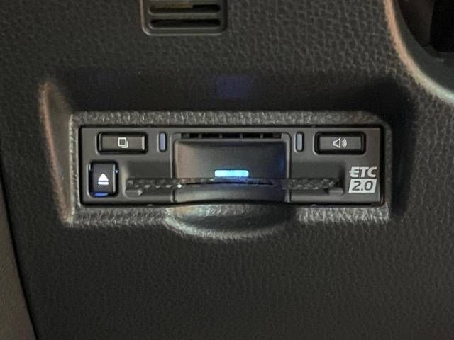 Toyota NOAH HYBRID 2022-04 182055-9