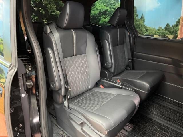 Toyota NOAH HYBRID 2022-04 182055-11