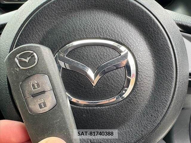 Mazda DEMIO 2017-04 301892-3