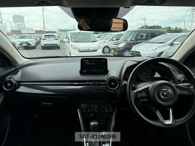 Mazda DEMIO 2017-04 301892-1