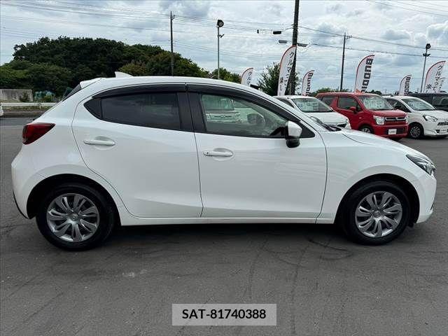 Mazda DEMIO 2017-04 301892-11