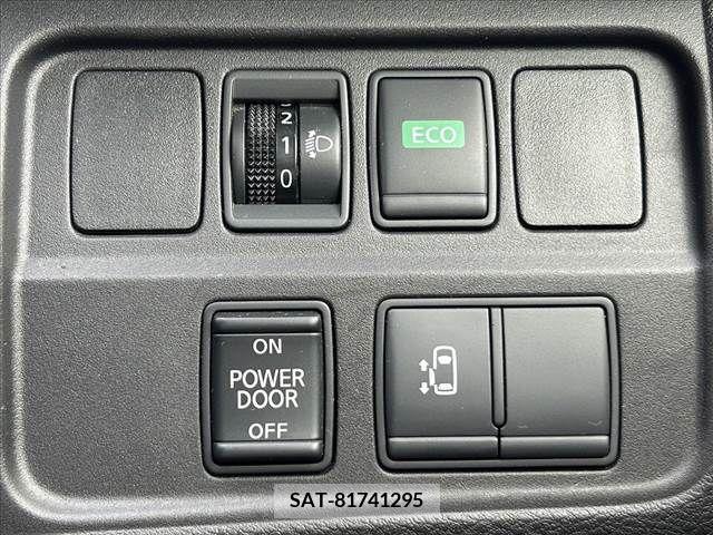 Nissan SERENA 2016-10 324860-5
