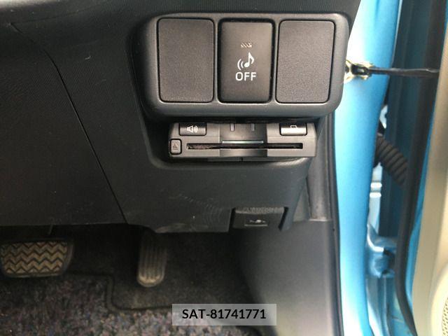Toyota AQUA 2013-08 383989-7