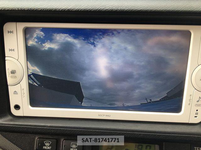 Toyota AQUA 2013-08 383989-6