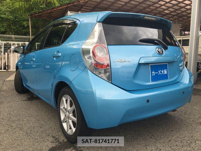 Toyota AQUA 2013-08 383989-2