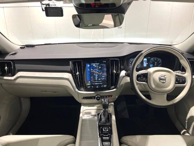 Volvo V60 2019-03 181358-1