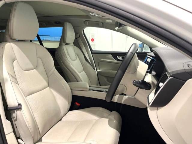 Volvo V60 2019-03 181358-11