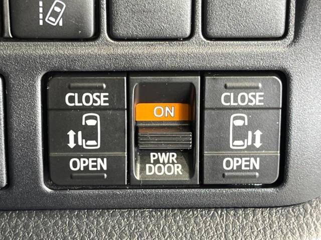 Toyota VOXY 2018-08 17632-5