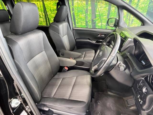 Toyota VOXY 2018-08 17632-8