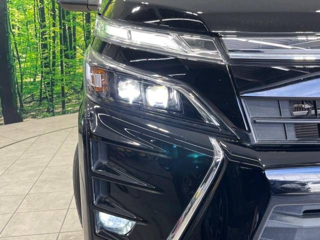 Toyota VOXY 2018-08 17632-13