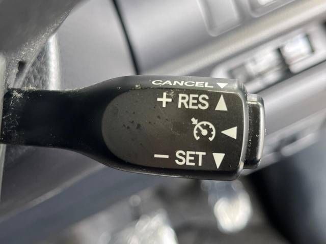Toyota VOXY 2018-08 17632-6