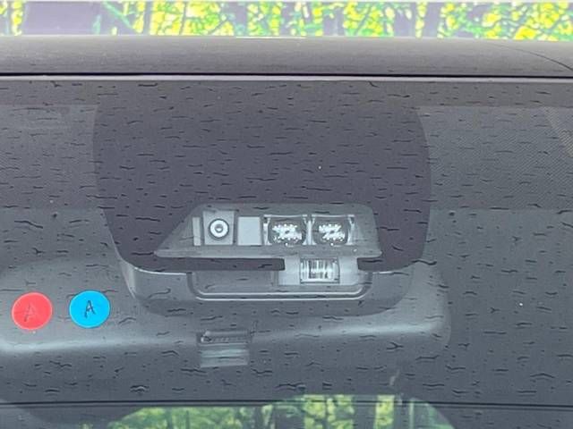 Toyota VOXY 2018-08 17632-2