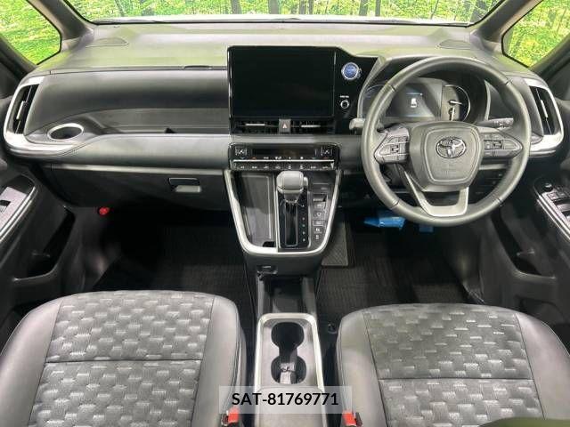 Toyota VOXY HYBRID 2022-04 341930-1