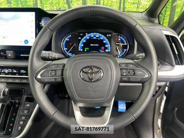 Toyota VOXY HYBRID 2022-04 341930-12
