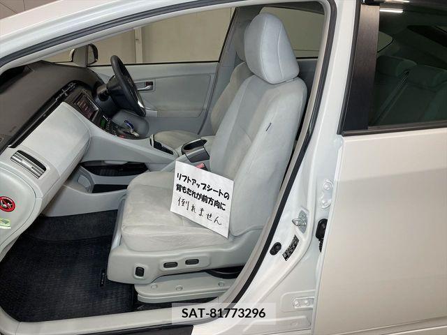 Toyota PRIUS 2012-11 206120-14