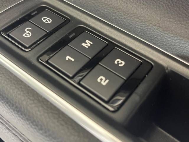 Jaguar XF 2017-10 18159-6