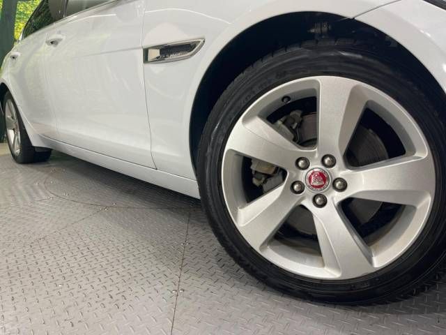 Jaguar XF 2017-10 18159-10