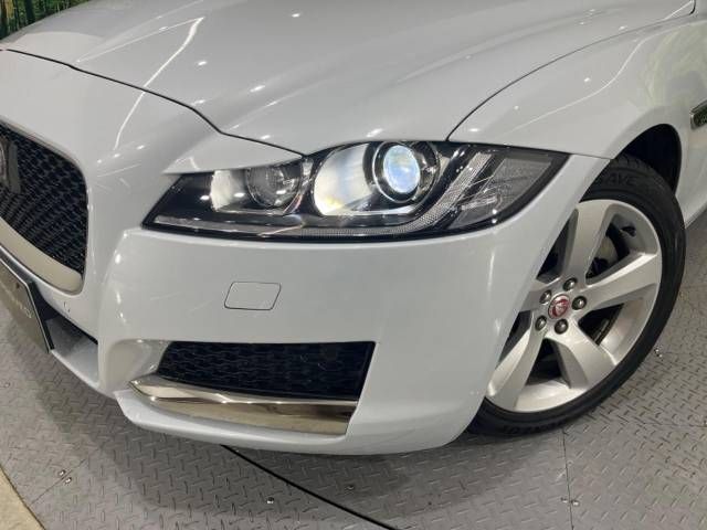 Jaguar XF 2017-10 18159-9