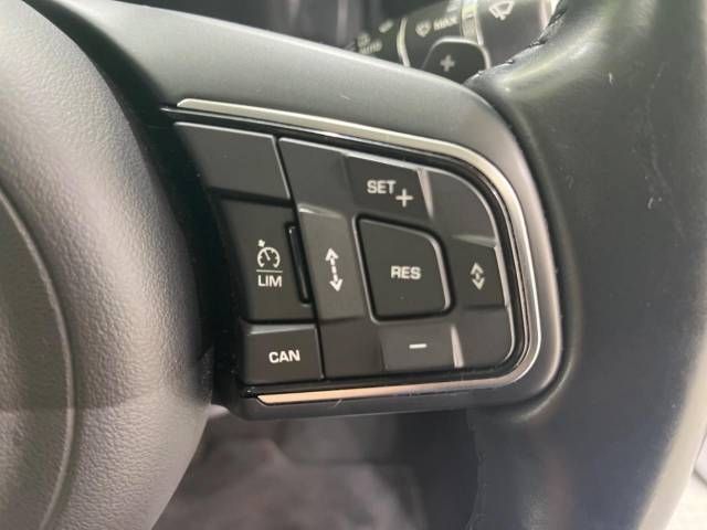 Jaguar XF 2017-10 18159-4