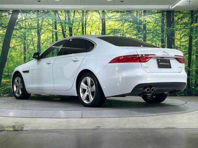 Jaguar XF 2017-10 18159-16
